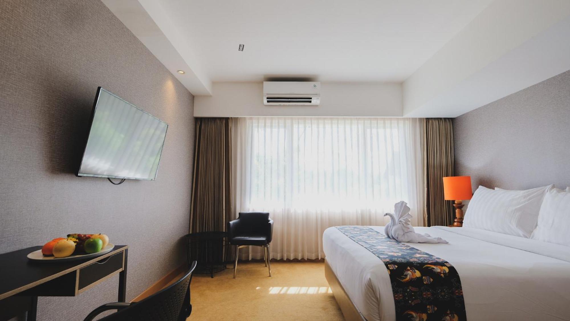 Hotel Suni Sentani - Managed By East Season Jayapura Exterior photo