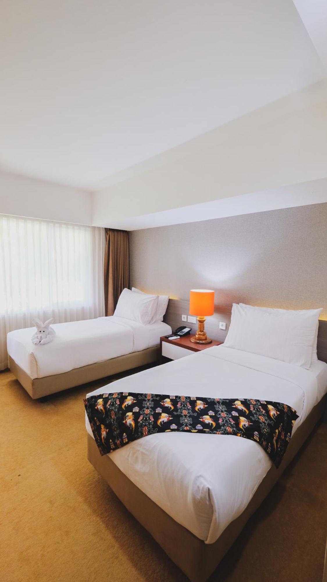 Hotel Suni Sentani - Managed By East Season Jayapura Exterior photo