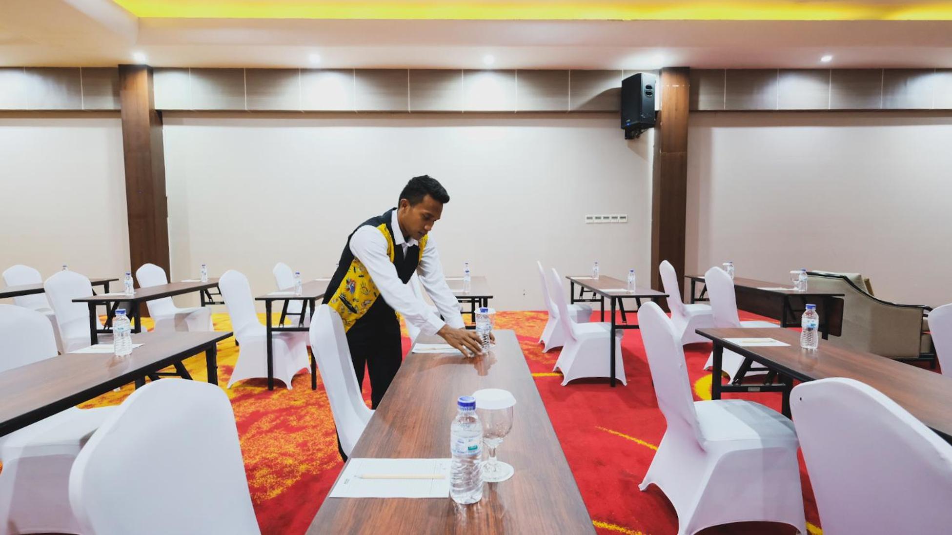 Hotel Suni Sentani - Managed By East Season Jayapura Exterior photo