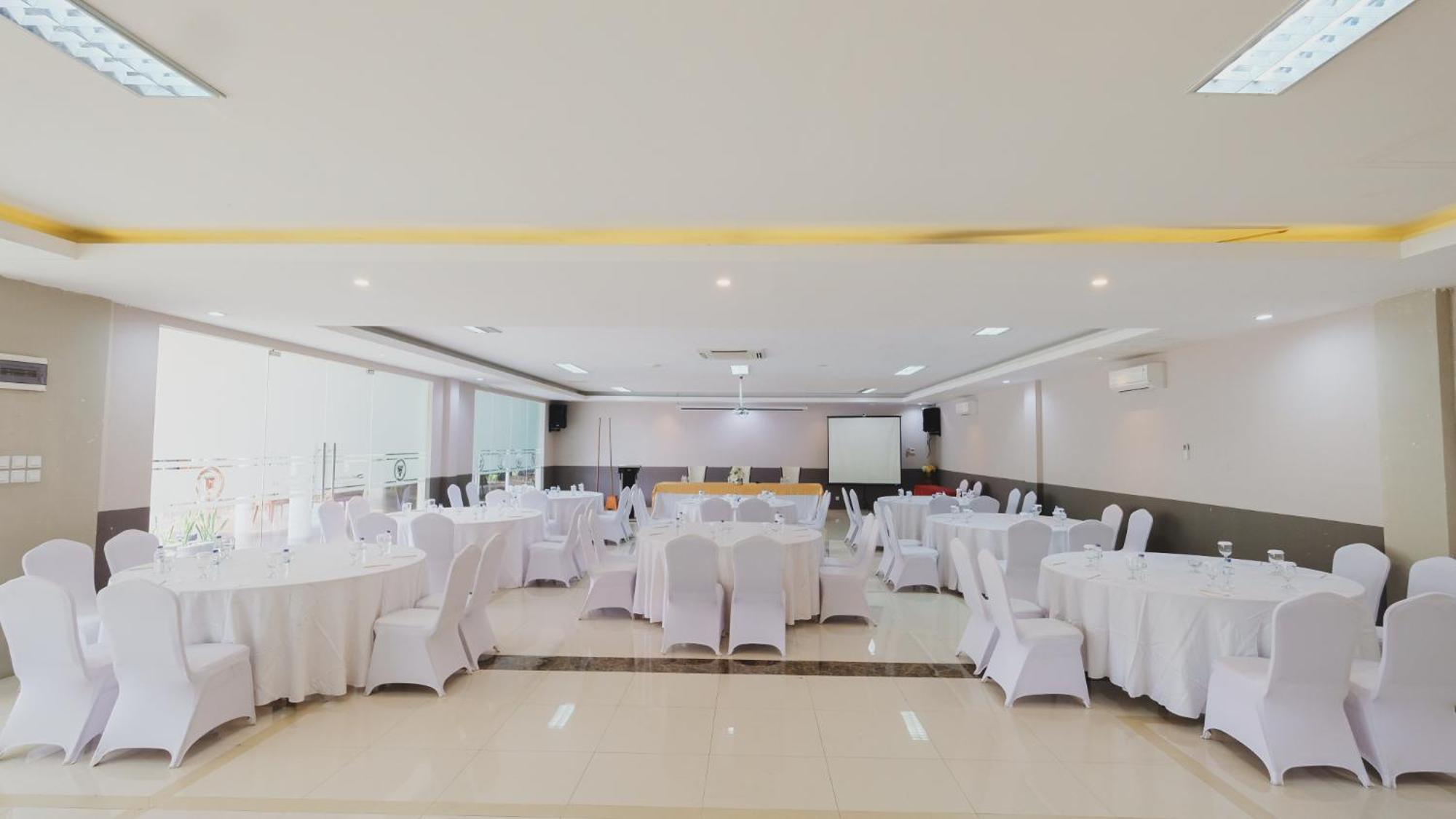 Hotel Suni Sentani - Managed By East Season Jayapura Exterior photo