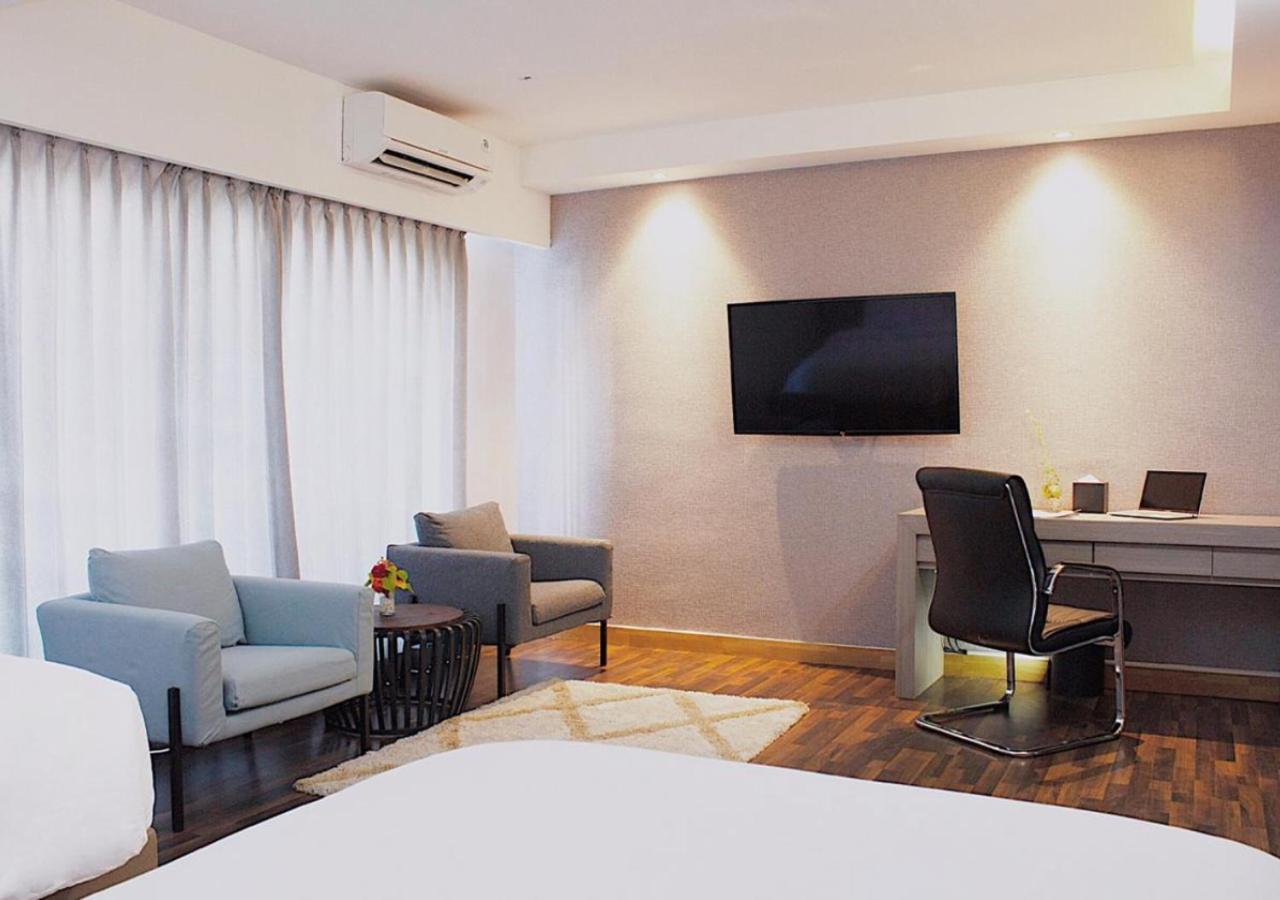Hotel Suni Sentani - Managed By East Season Jayapura Exterior photo